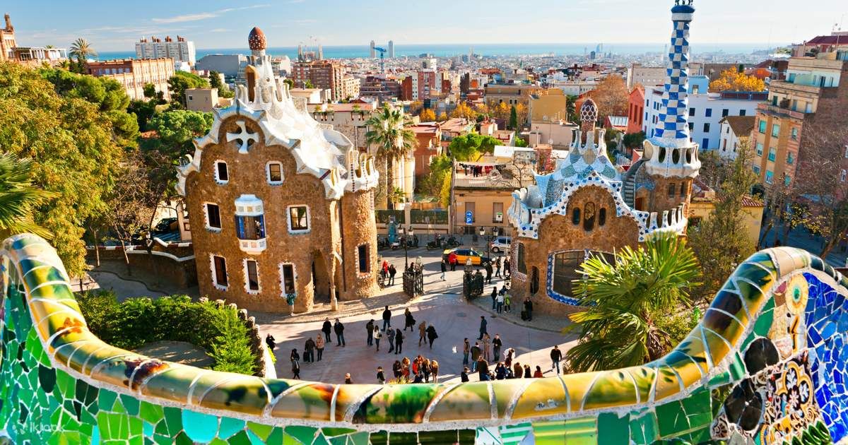 Park Güell Guided Tour with Entry